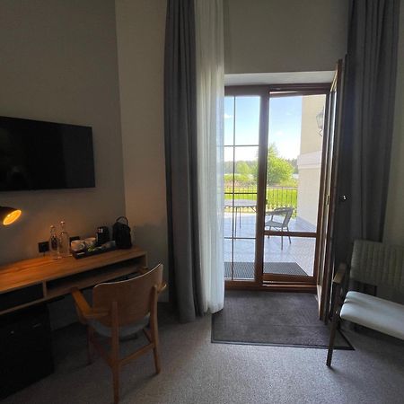 Bobritsa Dacha Hotel ภายนอก รูปภาพ