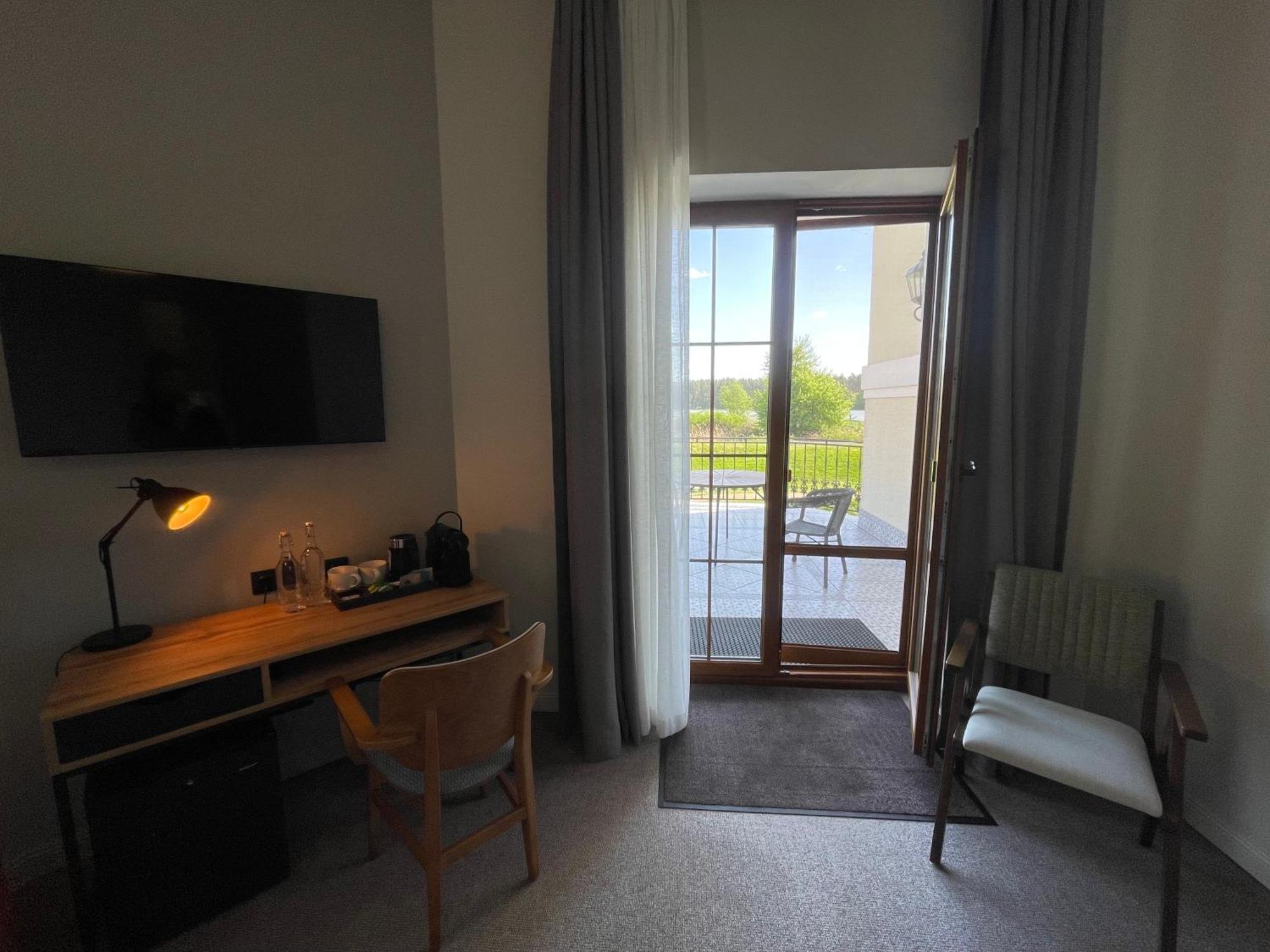 Bobritsa Dacha Hotel ภายนอก รูปภาพ